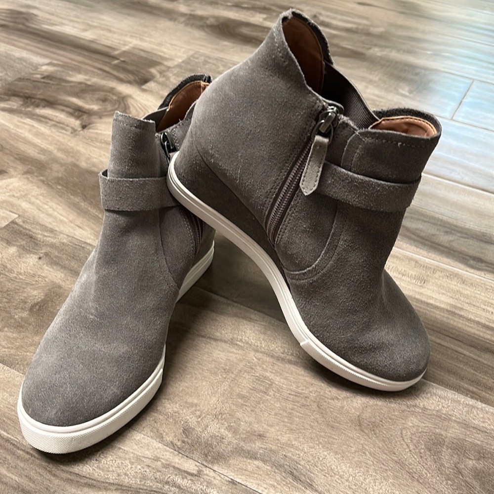 ✴️LAST CALL!!!📣Linea Paolo Wedge Sneakers Bootie